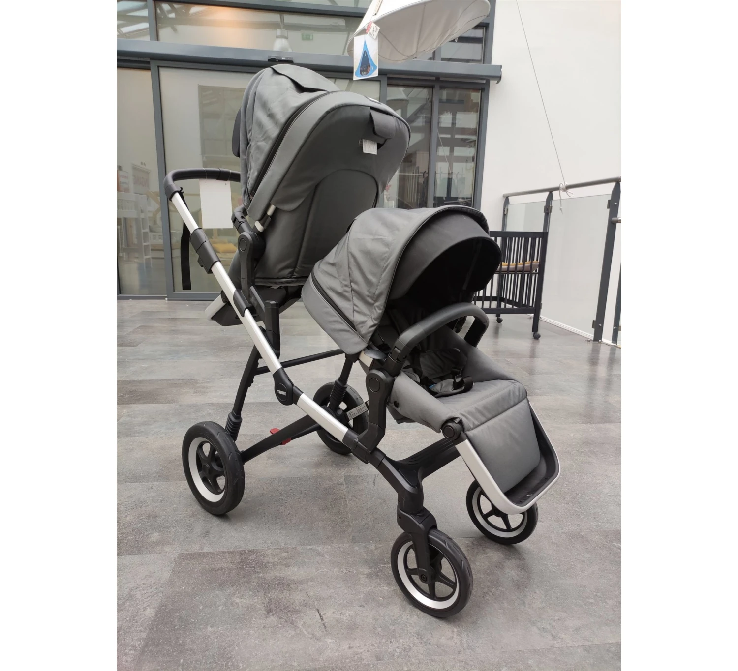 Thule Sleek Duo Kinderwagen - Showmodel 4 Thule Sleek Duo Kinderwagen - Showmodel - Afbeelding 2