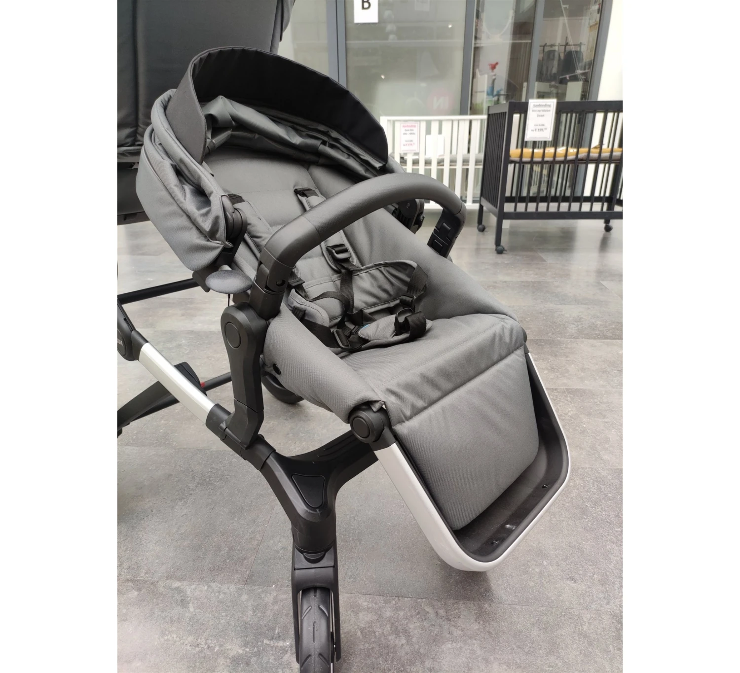 Thule Sleek Duo Kinderwagen - Showmodel 10 Thule Sleek Duo Kinderwagen - Showmodel - Afbeelding 8